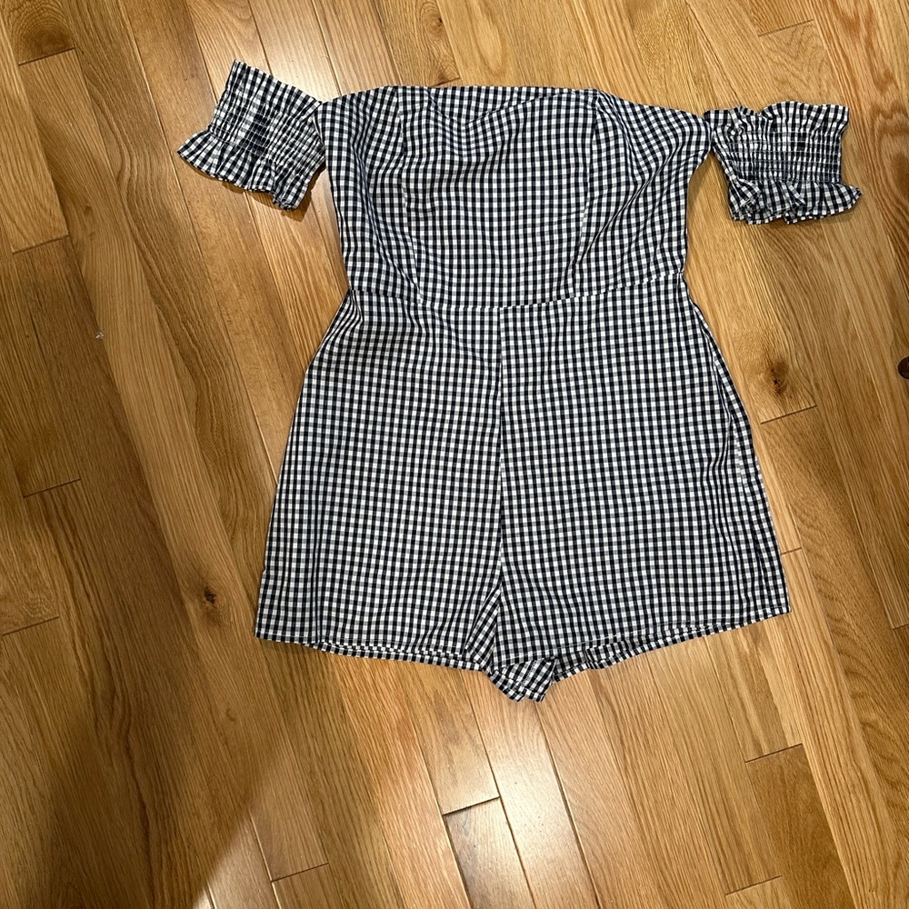 Urban Outfitters Kimchi Blue Navy/White Gingham Off the Shoulders Romper Size 2